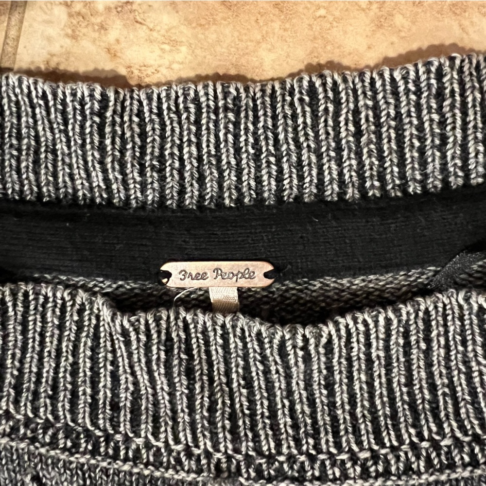 🌟2/$50🌟 Free People Sandcastle Crop Sweater - Picture 4 of 7